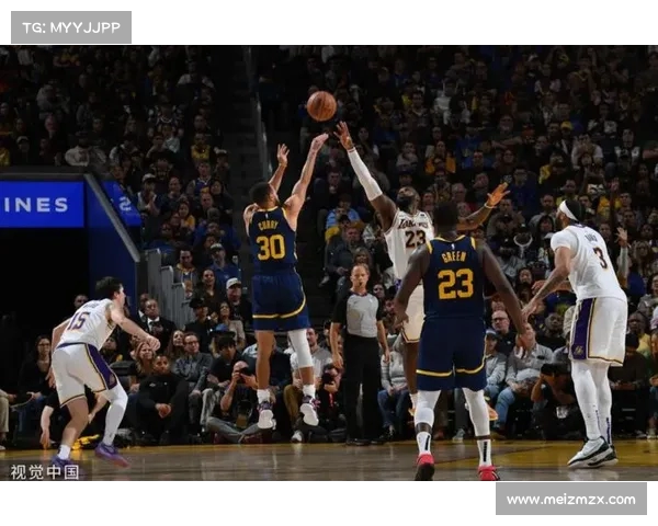 NBA最新动态:詹姆斯重返赛场勇士快船激战 正面对决展现联盟新格局 NBA最新动态:詹姆斯重返赛场勇士快船激战 正面对决展现联盟新格局